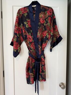 VS GOLD LABEL Vintage Navy and Red Floral Satin Kimono